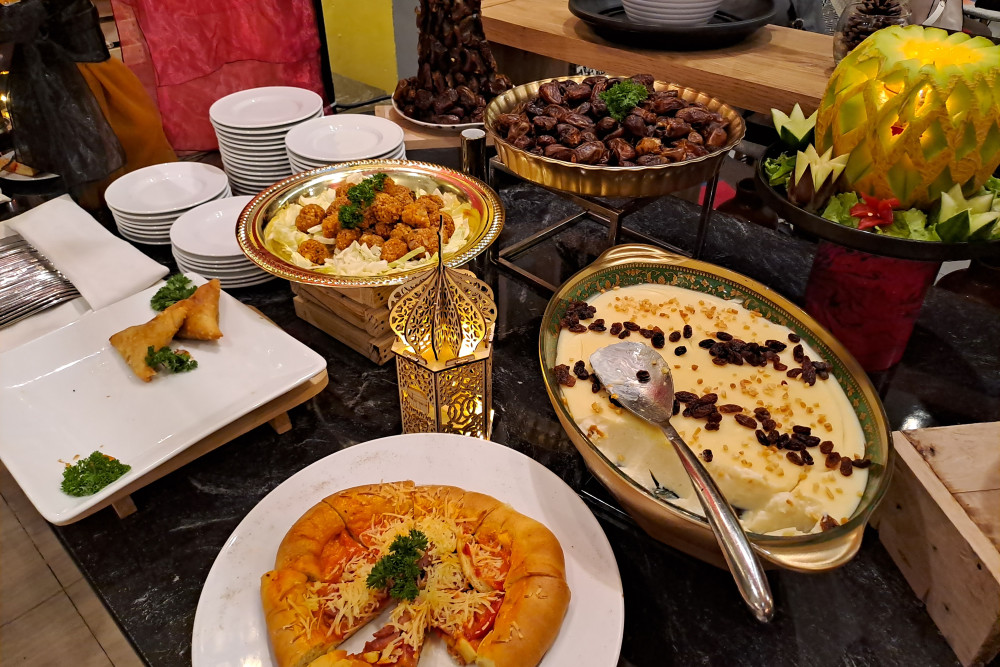 Khas Semarang Hotel menawarkan paket buka puasa all you can eat dengan tema Middle East Food Feast. /Bisnis - M. Faisal Nur Ikhsan