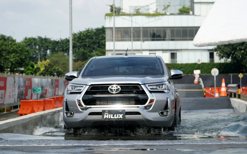  Toyota HiLux Pimpin Segmen Double Cabin per Februari 2023