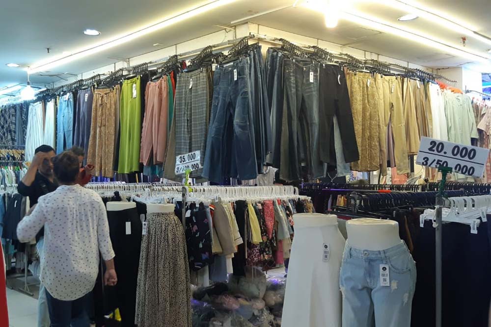  Tak Kapok, Pedagang Pasar Senen Masih Jual Baju Bekas Ilegal