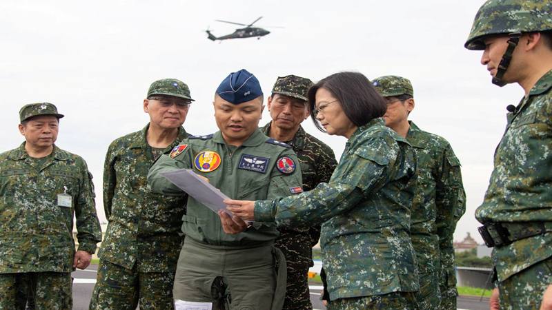  Presiden Taiwan Tinjau Pasukan Militer, Jelang Kunjungannya ke AS