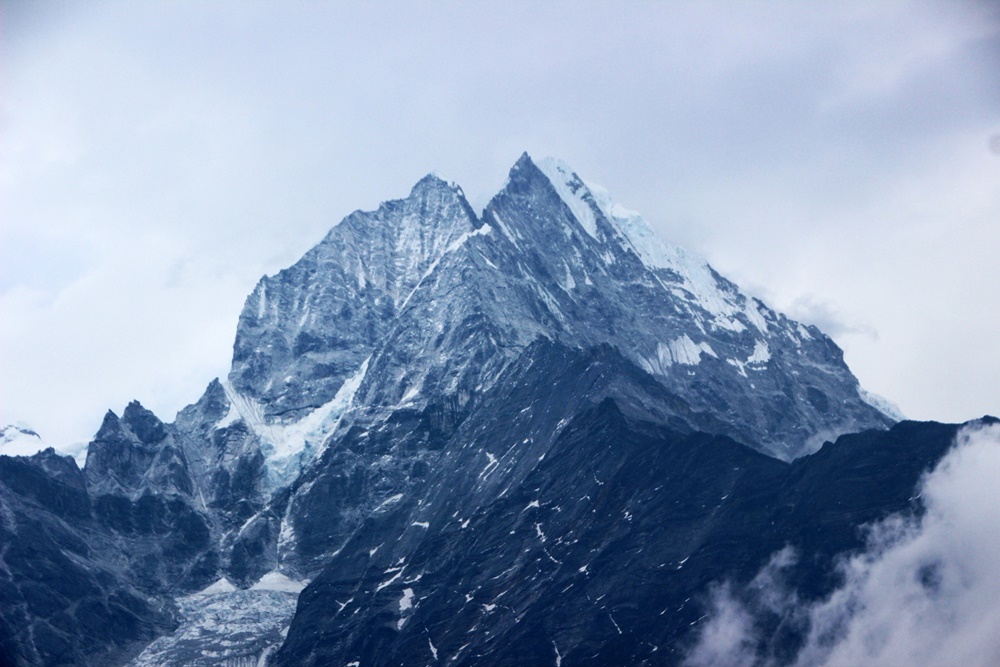 10 Gunung Tertinggi di Dunia, Ketinggiannya Mencapai 8848 mdpl - Freepik