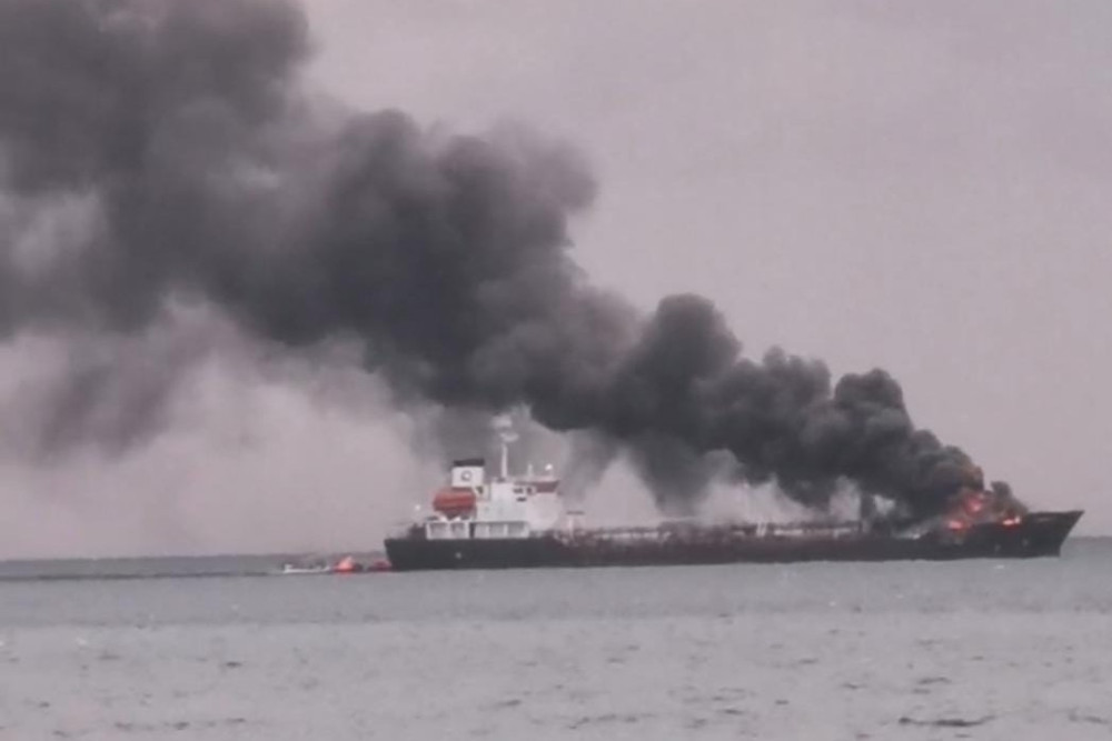 Kebakaran Kapal MT Kristin di perairan Lombok, Nusa Tenggara Barat pada Minggu (26/3 - 2023). Dok Pertamina.