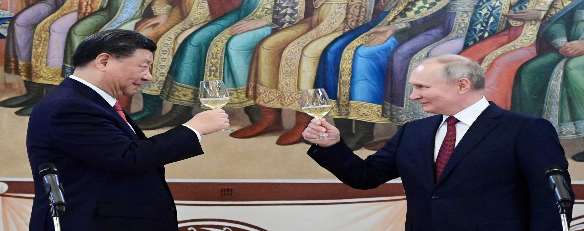 Presiden Rusia Vladimir Putin dan Presiden China Xi Jinping menghadiri resepsi di Kremlin di Moskow, Rusia 21 Maret 2023. Sputnik/Pavel Byrkin/Kremlin via REUTERS 