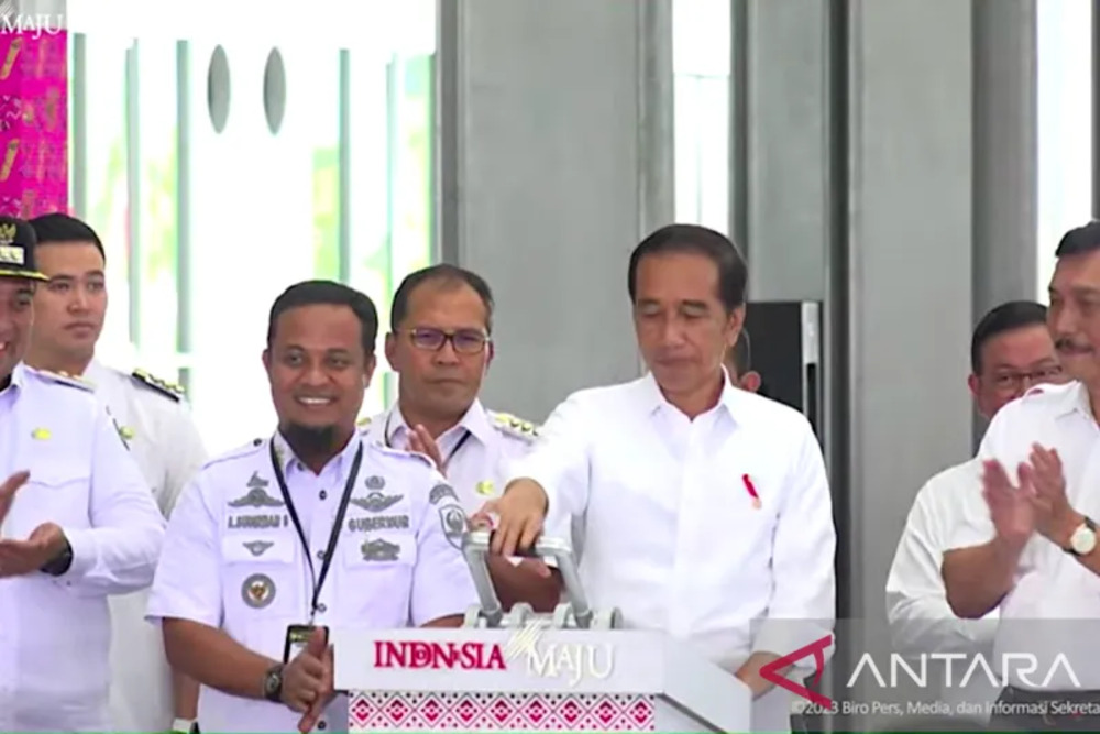 Tangkap layar - Presiden Jokowi saat meresmikan Jalur Kereta Api Makassar-Parepare antar Maros-Barru dan Depo Kereta Api Maros di Kabupaten Maros, Sulawesi Selatan (Sulsel), Rabu (29/3/2023)./Antara-Indra Arief.