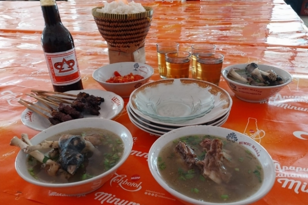 Sajian menu satai maranggi di warung Haji Oking, salah satu warung makan legendaris di jalur Wanayasa Purwakarta.