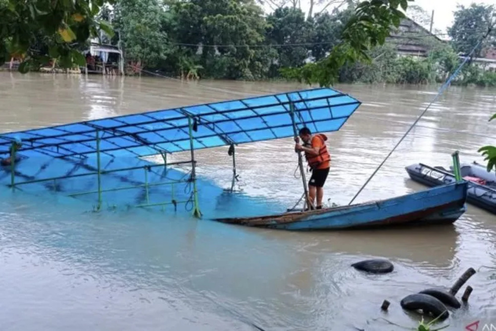  Transportasi Sungai, Belasan Perahu Tambang di Surabaya Tak Berizin