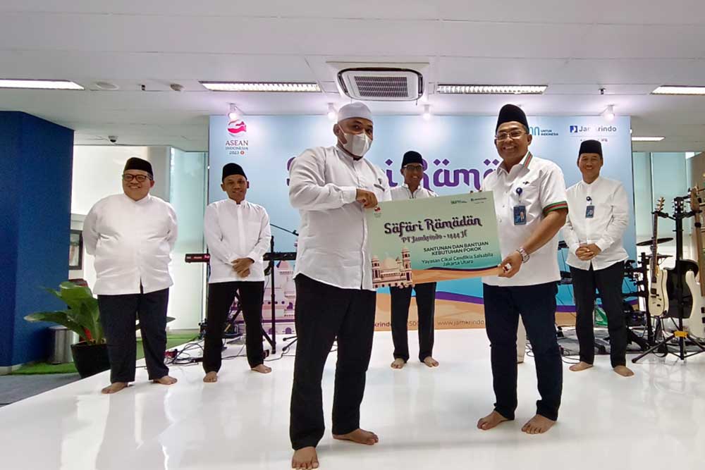  Jamkrindo Bagikan 7.937 paket sembako dan Santunan di Berbagai Daerah