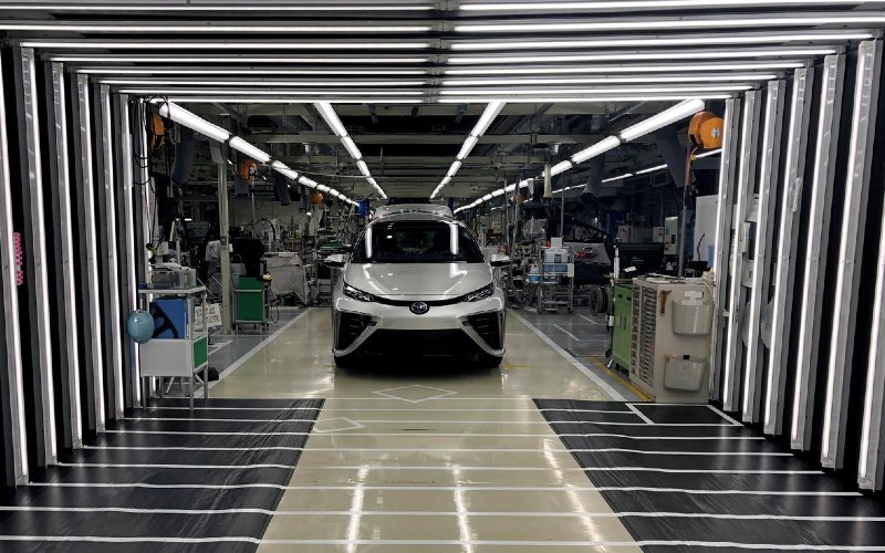 Toyota Mirai, mobil berbahan bakar cell tengah menunggu pemeriksaan akhir di pabrik Toyota Motor Corp. di Aichi Prefecture, Jepang, 11 April 2019. REUTERS/Joe White