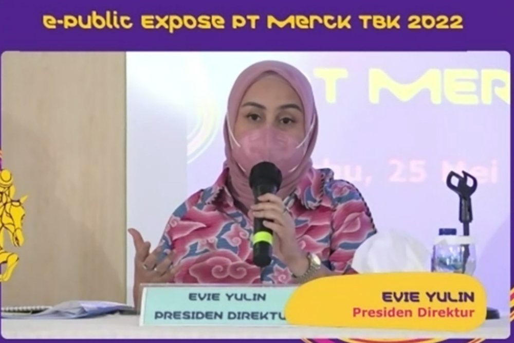 Presiden Direktur PT Merck Tbk. (MERK) Evie Yulin dalam paparan publik, Rabu (25/5/2022).