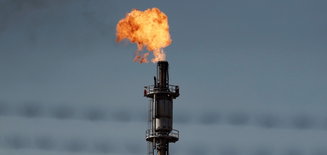  OPEC+ Pangkas Produksi, Harga Minyak Mentah Melambung