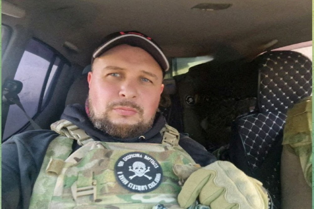 Seorang blogger militer terkenal Rusia, Vladlen Tatarsky, terlihat dalam gambar di media sosial tak bertanggal yang diperoleh Reuters pada 2 April 2023. Telegram @Vladlentatarskybooks/via REUTERS
