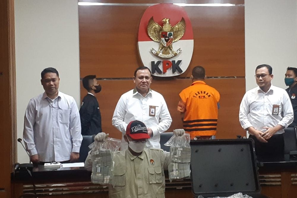  KPK Resmi Tahan Rafael Alun Trisambodo!