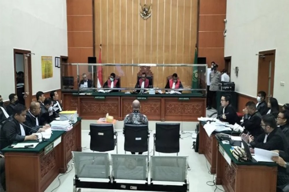Wapres Maruf Respons Tuntutan Mati Terhadap Teddy Minahasa. Teddy Minahasa saat menghadiri persidangan di PN Jakarta Barat, Senin (27/2/2023). ANTARA/Walda/am.