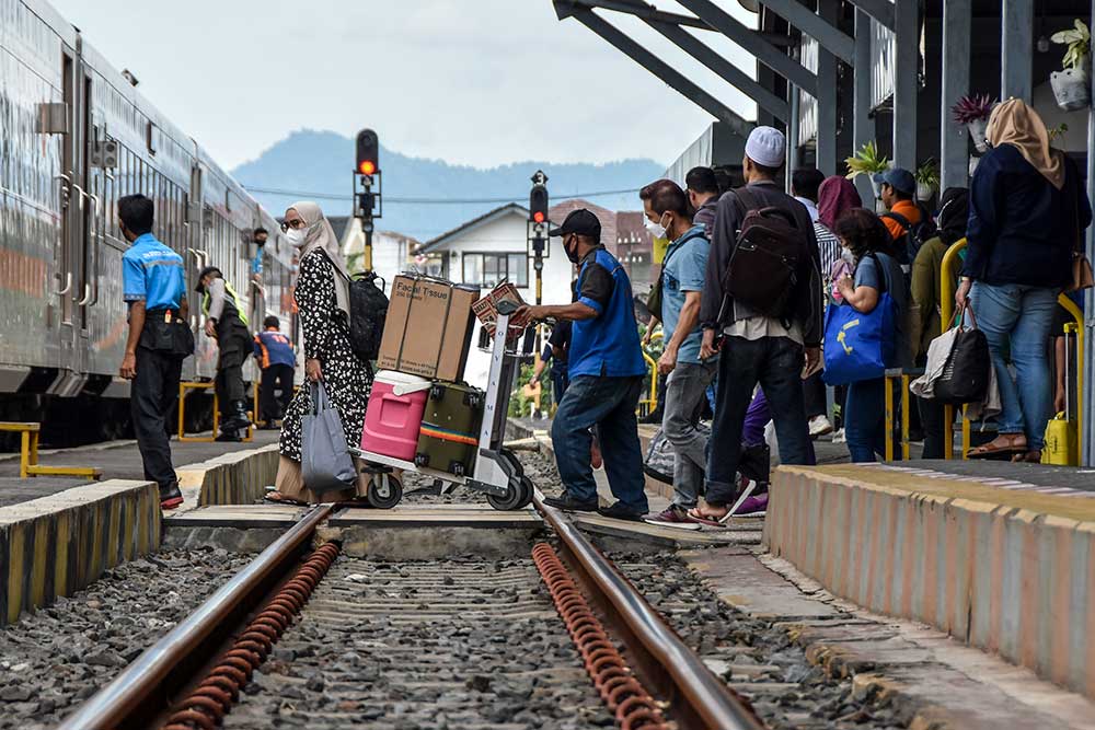  Dua Pekan Jelang Lebaran, Penumpang Kereta Masih Didominasi Oleh Pemudik Lokal