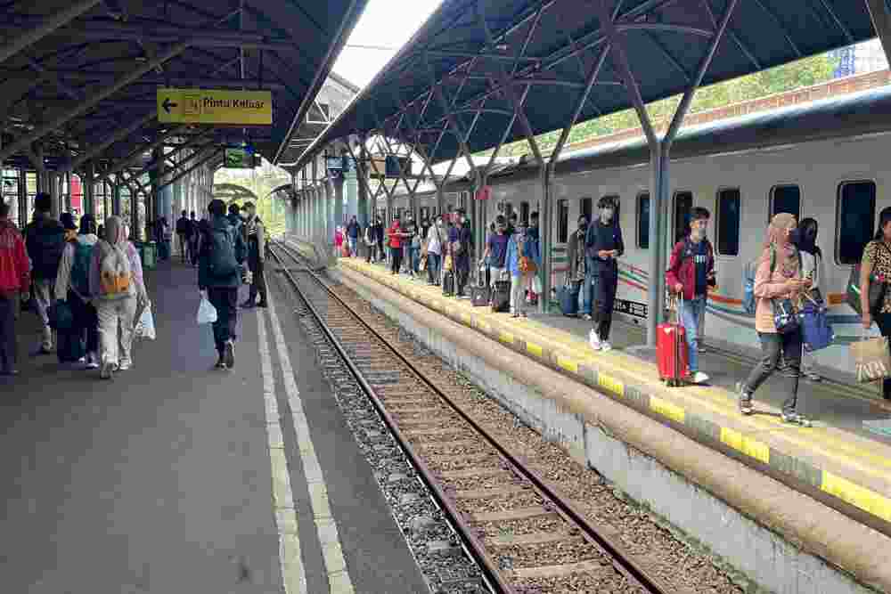  Penjualan Tiket Mudik KAI Daop 8 Surabaya Capai 64 Persen