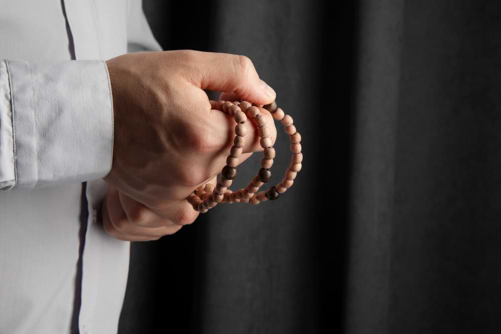  Bacaan Dzikir Petang Lengkap Sesuai Sunnah dan Terjemahan