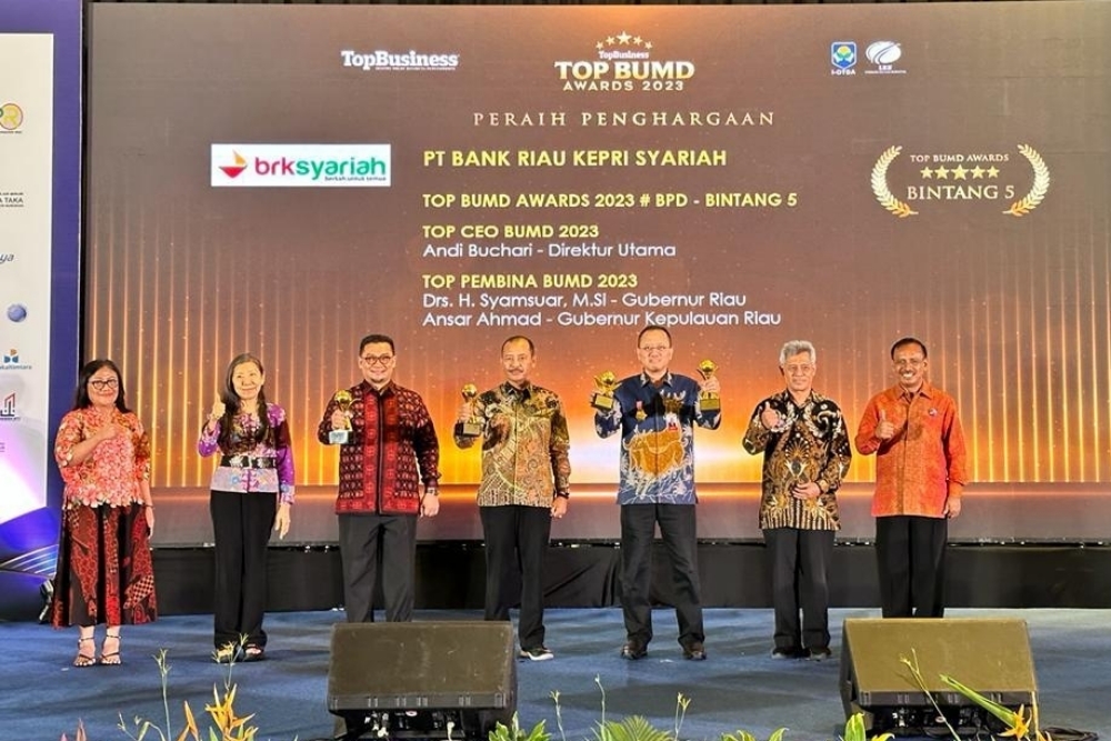  Bank Riau Kepri Syariah Borong 4 Penghargaan TOP BUMD Awards 2023