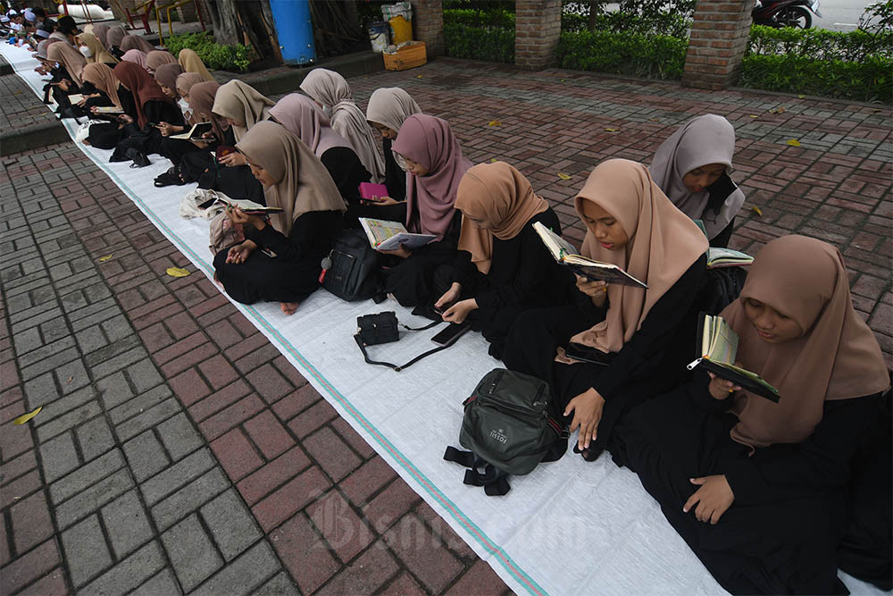  Gerakan Membaca Al Quran Massal