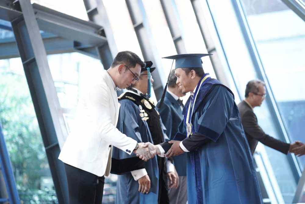  Ridwan Kamil Wakili Wisuda Sarjana Mendiang Eril, Beri Pesan Menyentuh