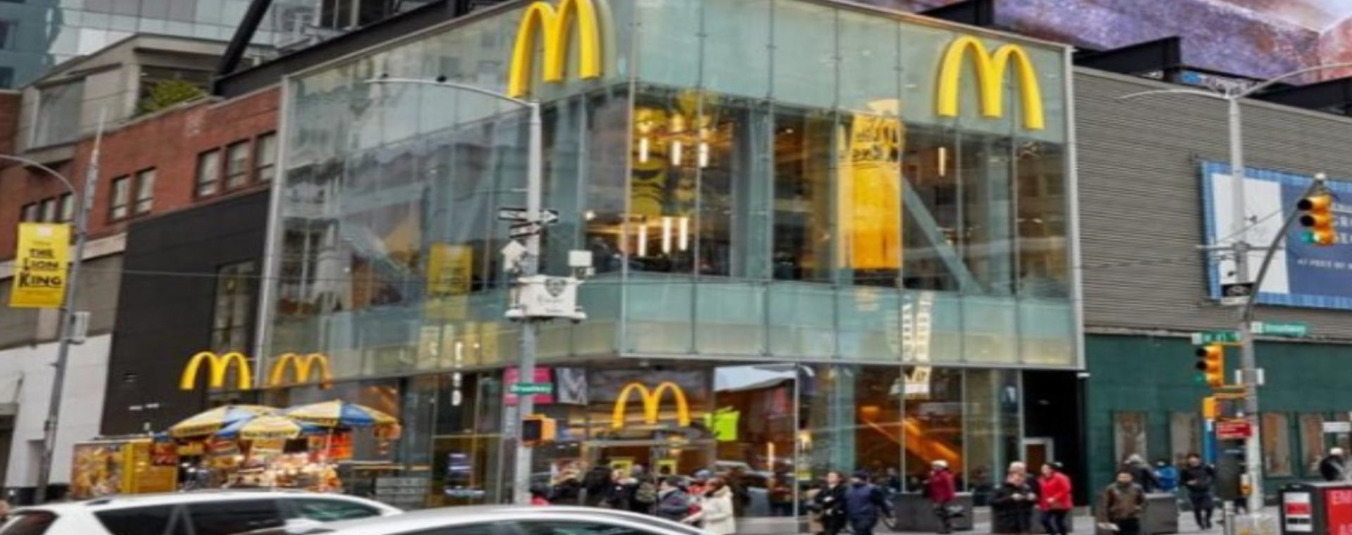 Perusahaan waralaba Amerika Serikat (AS) McDonald’s menutup semua restoran dan menghentikan sementara semua operasi di Rusia. Keputusan ini menyusul invasi Rusia atas Ukraina yang sudah berlangsung dua pekan./mcdonalds.com
