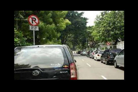  Dishub DKI Kaji Penerapan Sanksi bagi Pemilik Mobil yang Tak Punya Garasi