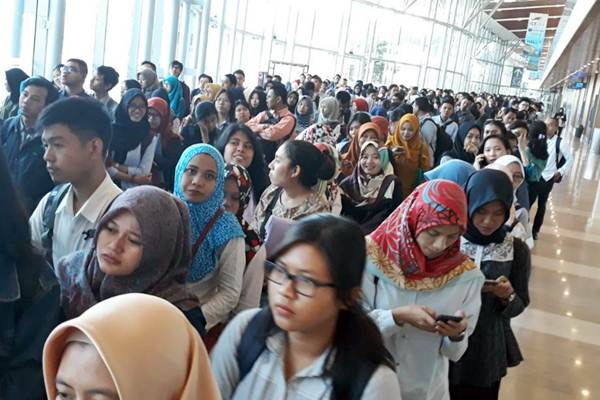 Pencari kerja memadati Indonesia Career Expo, di International Convention Exhibition (ICE) BSD, Serpong , Tangerang Selatan, Jumat (8/9)./JIBI-Endang Muchtar