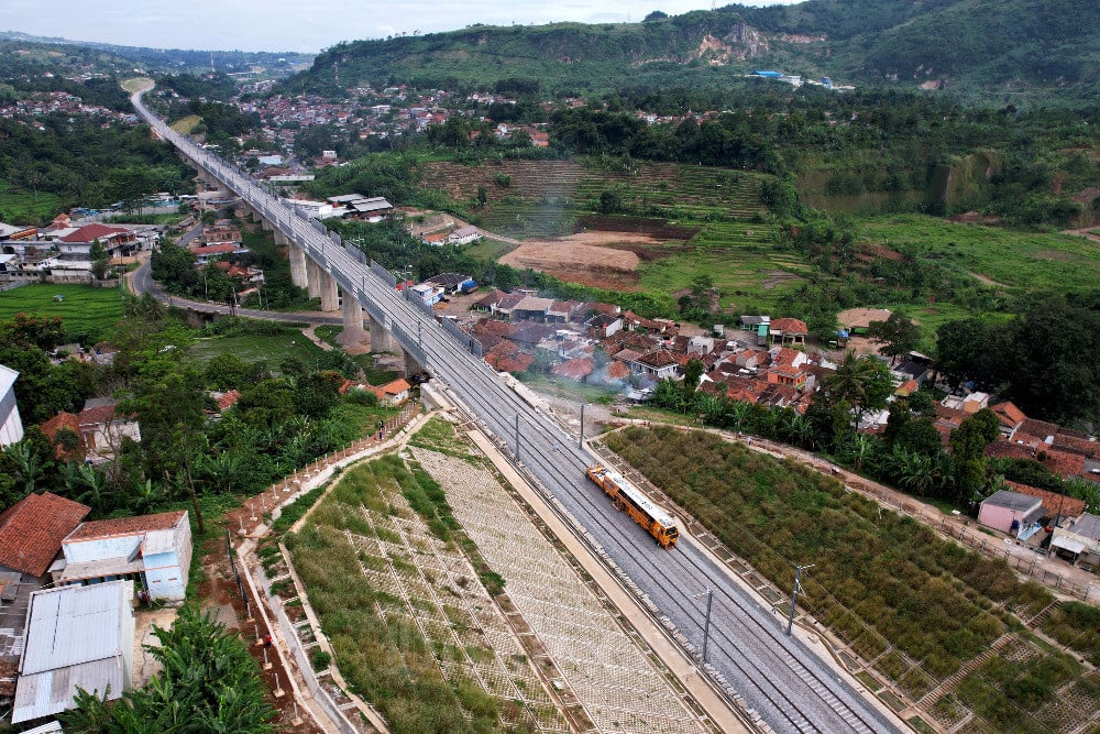  KERETA CEPAT : RI Komitmen Lanjutkan Negosiasi dengan China