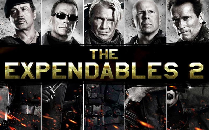 Film The Expendables 2 bercerita tentang tentara bayaran yang melakukan misi berbahaya./poster