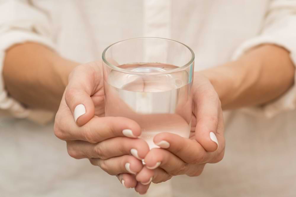 Bacaan Lengkap Doa Minum Air Zamzam dan Khasiatnya yang Tak