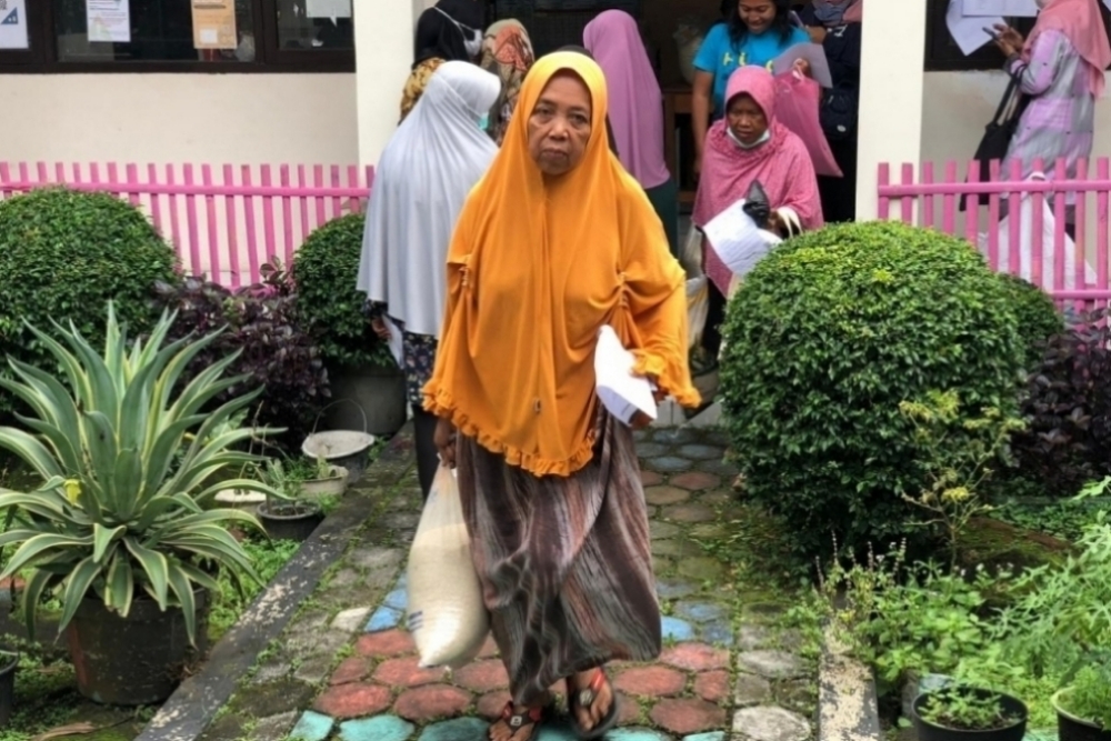Sebanyak 273.343 keluarga penerima manfaat (KPM) di Kabupaten Cirebon mendapatkan bantuan sosial berupa beras dari pemerintah pusat.