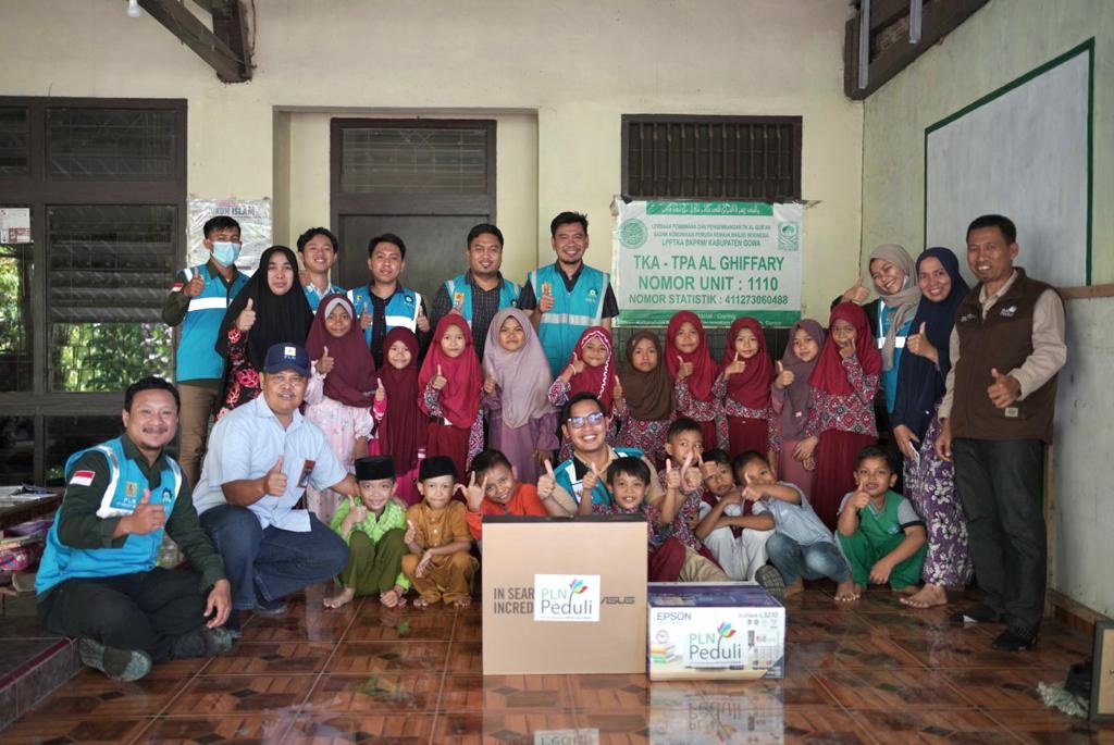  PLN Salurkan Bantuan ke Sejumlah Pondok Pesantren di Sulawesi Selatan