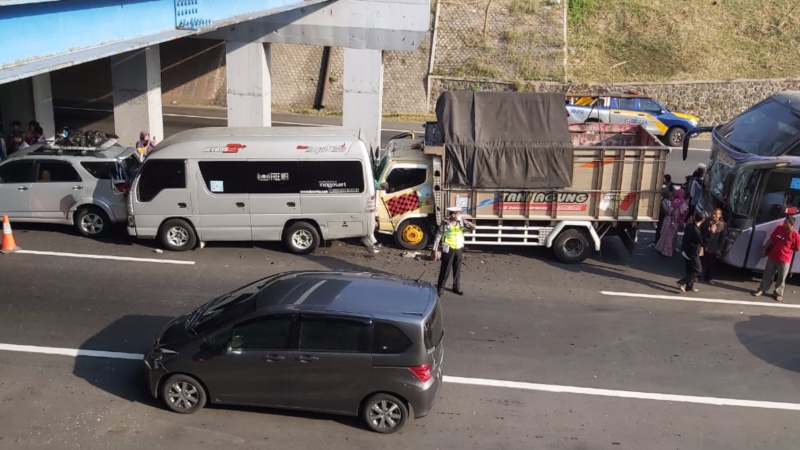  Kecelakaan Beruntun Tol Semarang-Solo: 6 Orang Tewas dan 1 Masih Terjepit