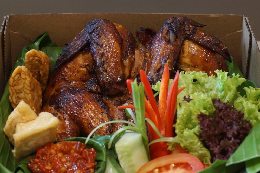  Ibis Styles Semarang Simpang Lima Tawarkan Hampers Ayam Bekakak