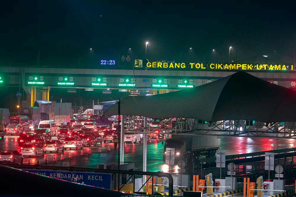  Arus Mudik di Jalan Tol Jakarta Cikampek Masih Terpantau Lengang