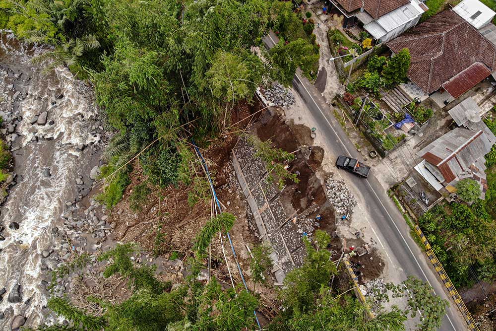  Perbaikan Jalan Yang Amblas di Malang Ditargetkan Selesai Sebelum Puncak Arus Mudik