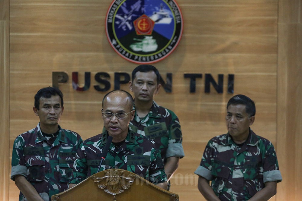  TNI Berikan Keterangan Terkait Kontak Tembak di Papua