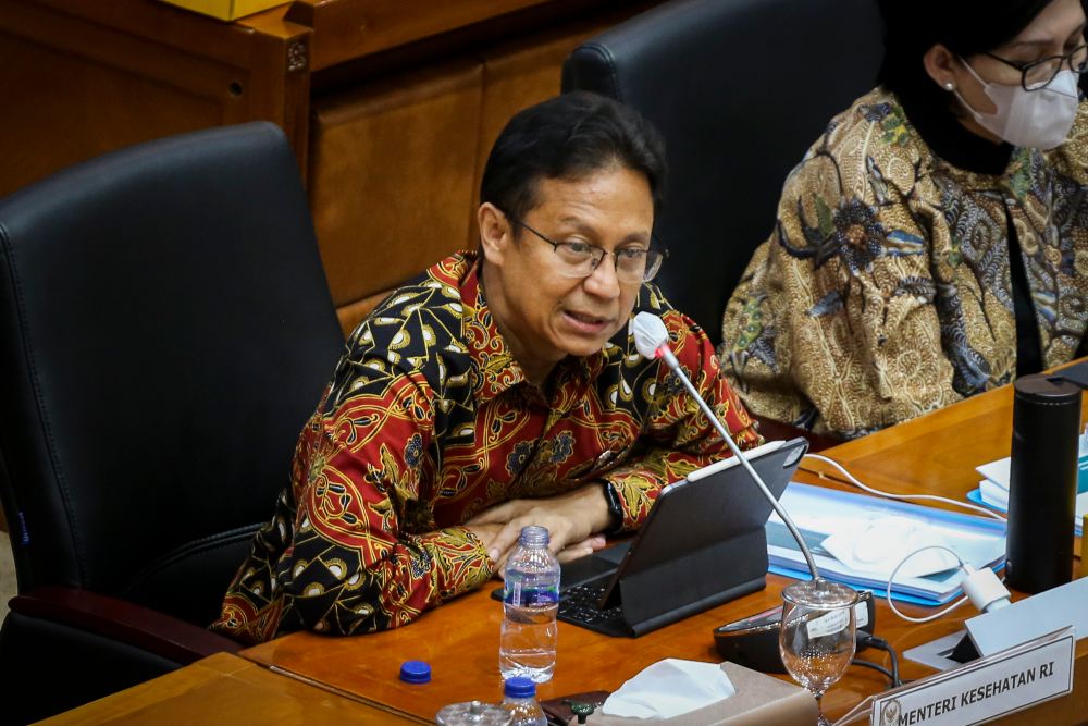 Menteri Kesehatan Budi Gunadi Sadikin memberikan paparan saat mengikuti rapat kerja bersama Komisi IX DPR di Kompleks Parlemen, Senayan, Jakarta, Selasa (24/1/2023). Rapat tersebut membahas upaya penanganan COVID-19 setelah pencabutan status PPKM, khususnya pelaksanaan program vaksinasi COVID-19. ANTARA FOTO/Rivan Awal Lingga/hp.