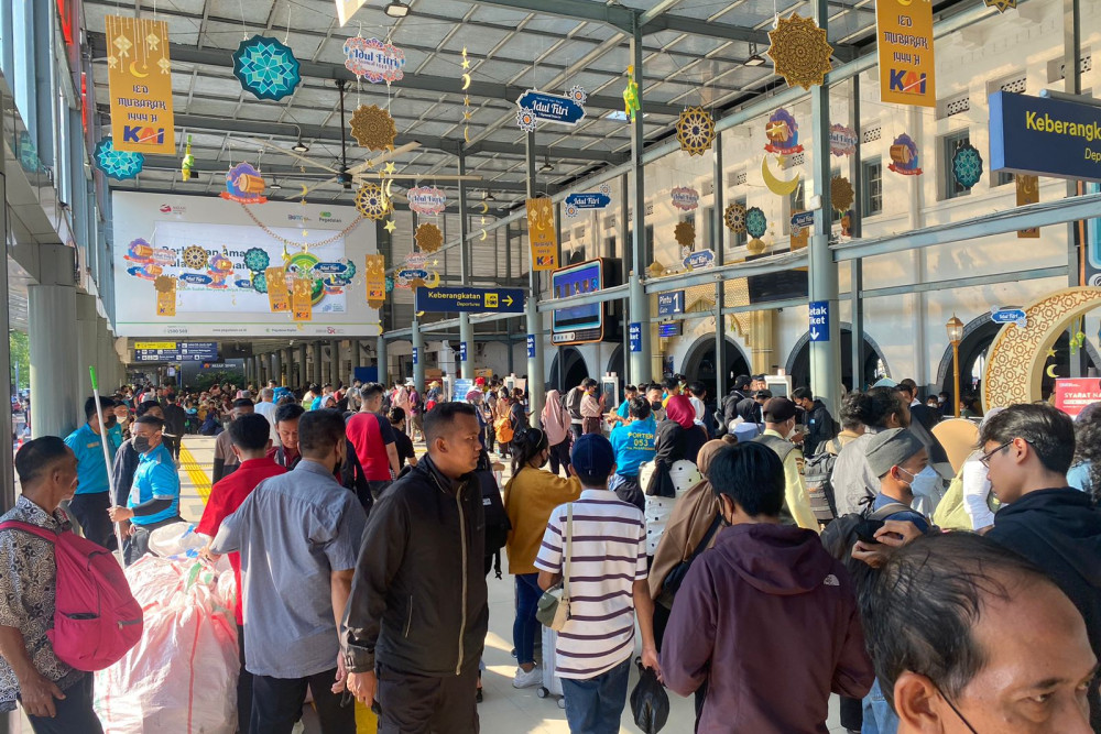  Stasiun Pasar Senen Mulai Dipadati Pemudik Hari Ini