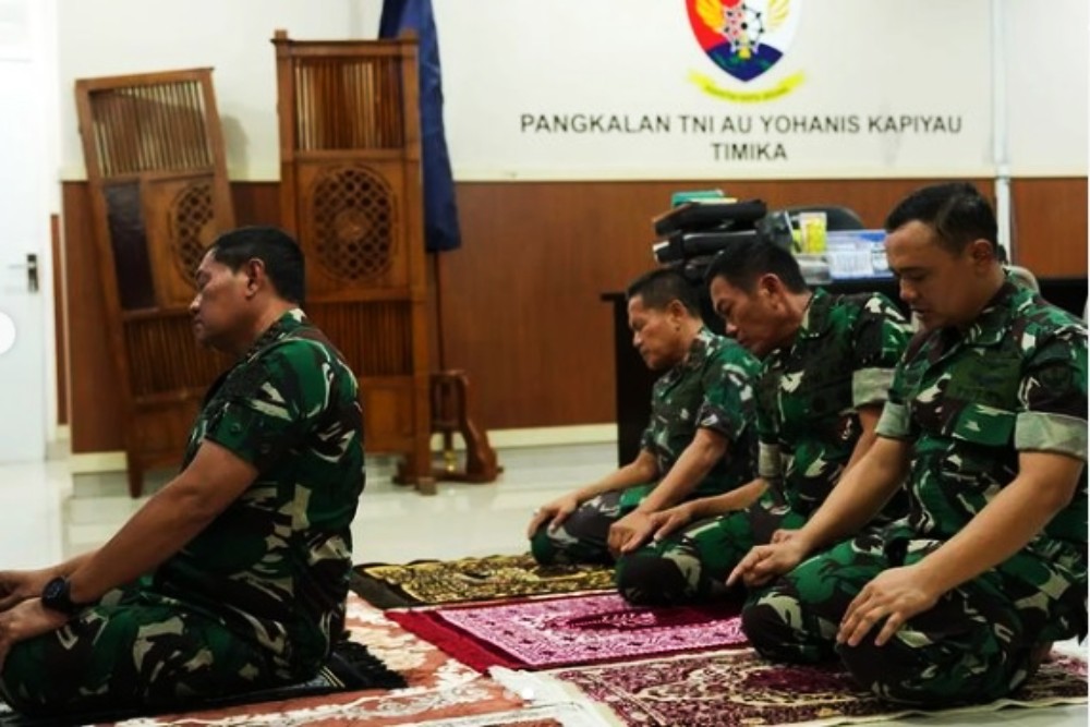  Momen Panglima Yudo Pimpin Salat sebelum Evaluasi Operasi Pembebasan Pilot Susi Air