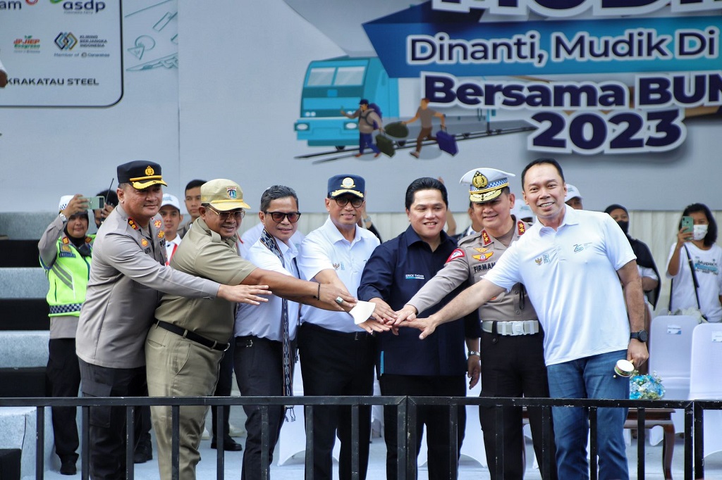  Menteri BUMN Bersama Menteri Perhubungan Lepas Ribuan Pemudik BUMN dari GBK