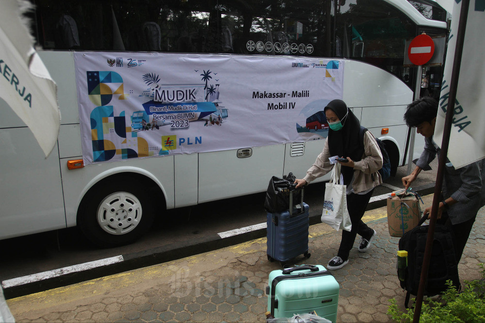  PLN UID Sulselrabar Berangkatkan 500 Pemudik dari Makassar