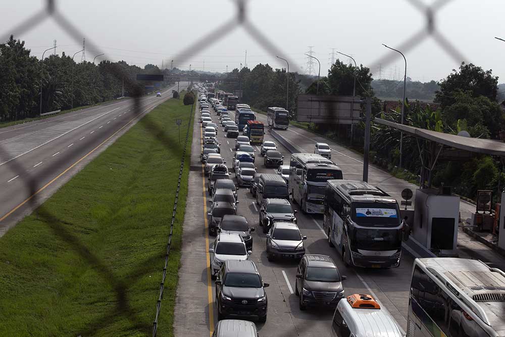  Pada H-4 Lebaran, Arus Mudik di Jalan Tol Palikanci Mulai Padat