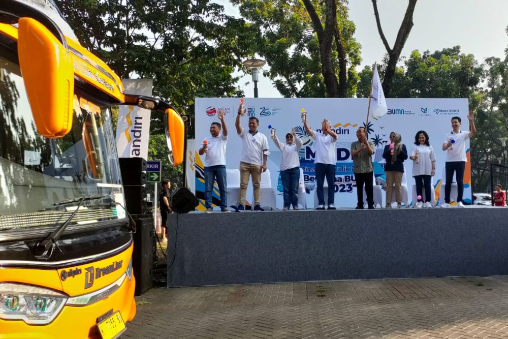  Bank Mandiri dan Setneg Berangkatkan 900 Peserta Mudik Gratis