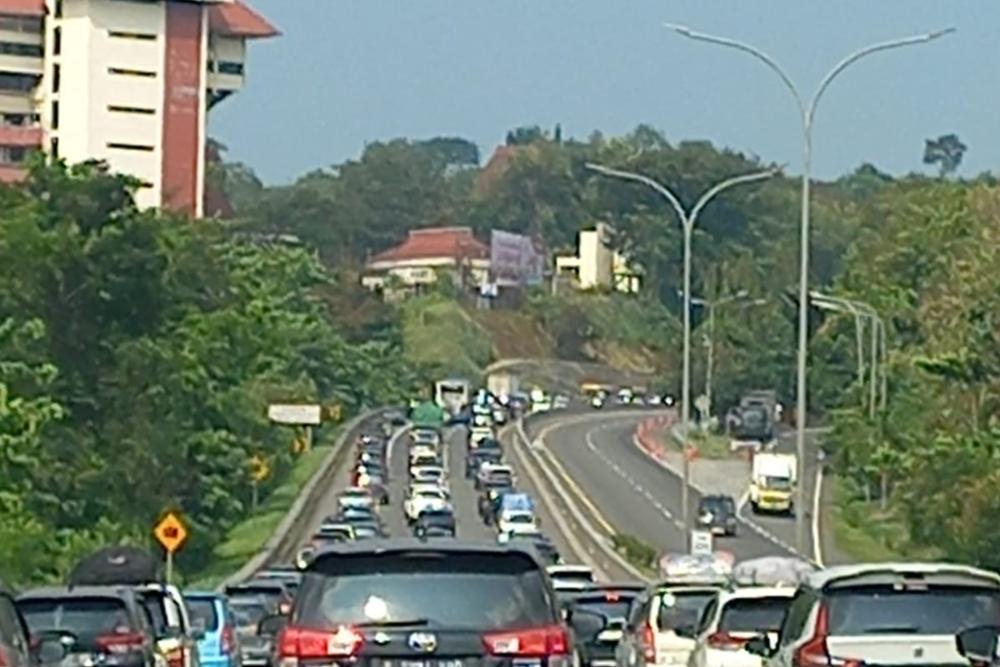  Arus Mudik Lebaran, Tol Semarang-Solo Hari Ini Padat Merayap