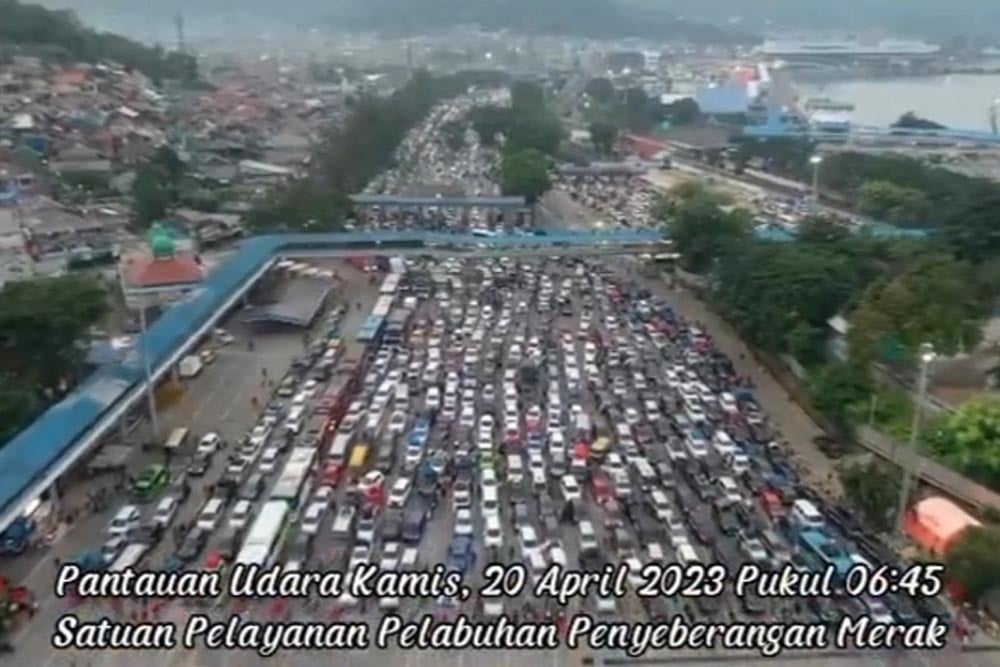  Kondisi Terkini Pelabuhan Merak: Antrean Mengular, 35 Kapal Beroperasi