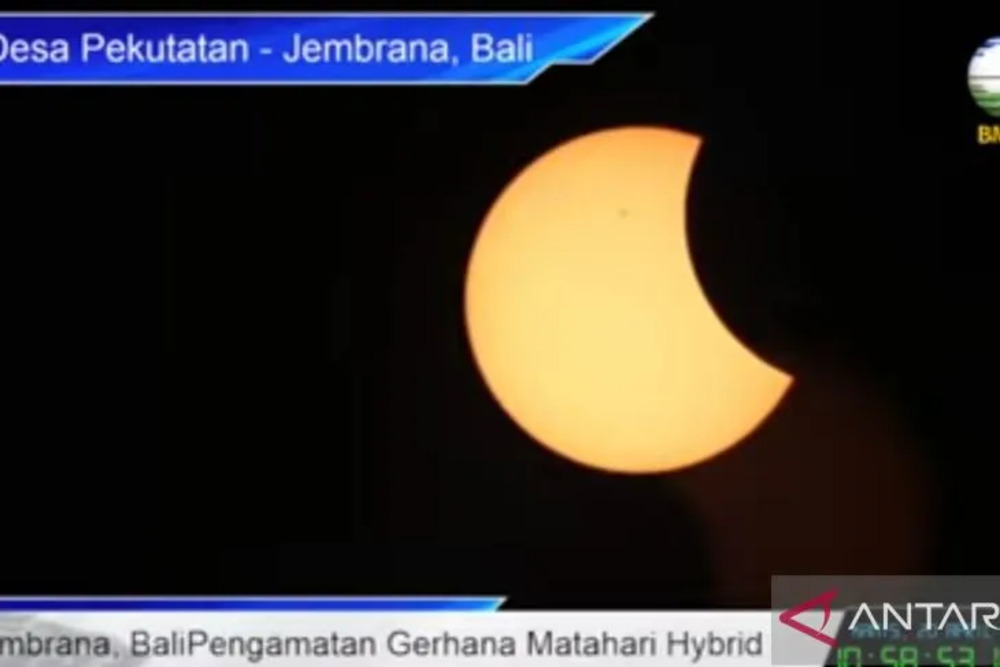 Tangkapan layar. Gerhana matahari sebagian diamati langsung secara virtual oleh BMKG di kawasan Jembrana, Bali, Kamis (20/4/2023)./Antara-@infoBMKG
