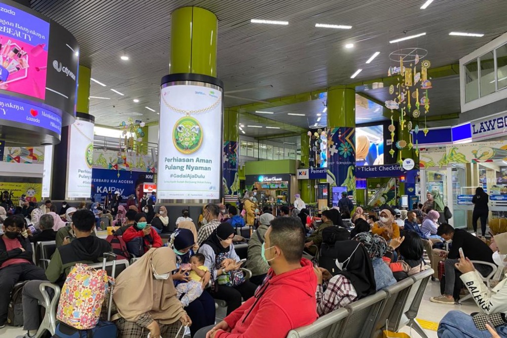  Curhat Pemudik di Tengah Riuh Stasiun Gambir H-2 Lebaran