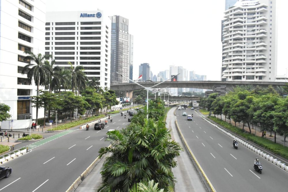  Potret Jalan Sudirman-Thamrin Jakarta Sepi Ditinggal Warga Mudik