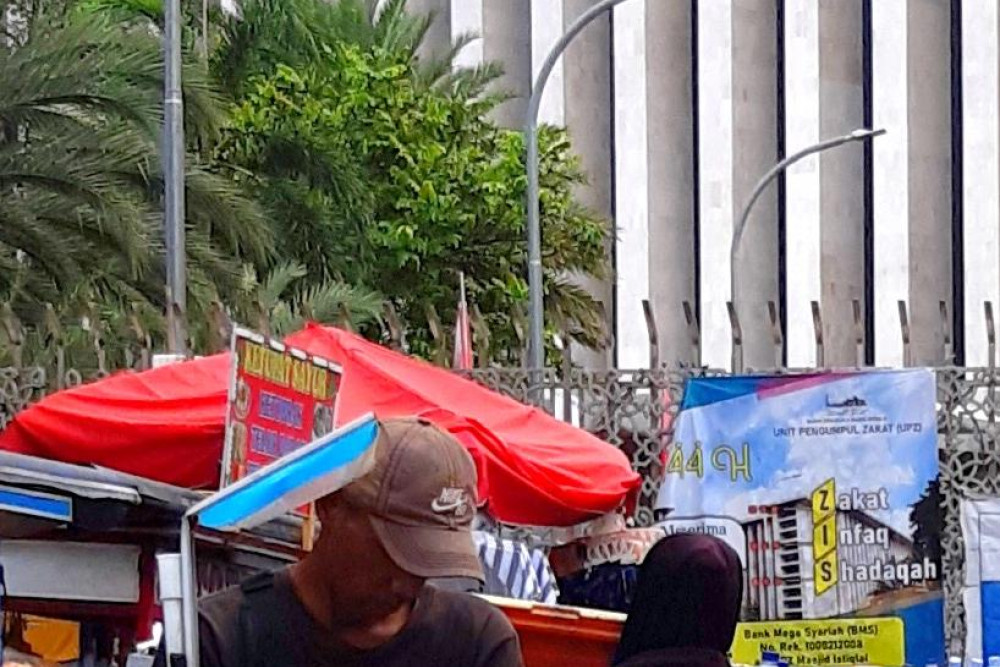  Berkah Ramadan, Pedagang Cilok di Sekitar Masjid Istiqlal Raup Omzet Rp600 Ribu Sehari