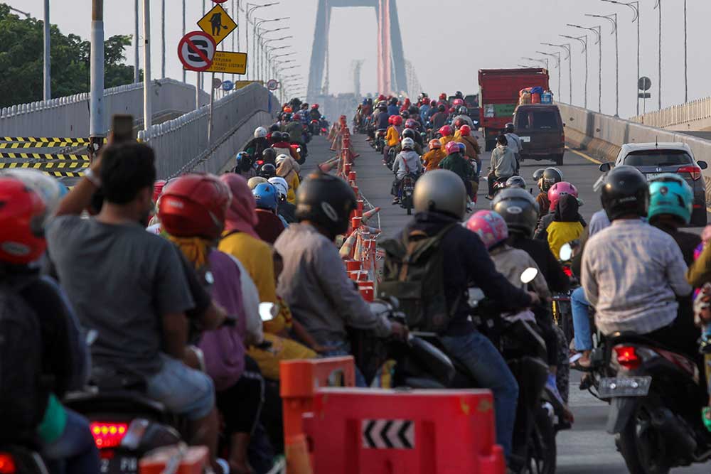  Jembatan Suramadu Dipadati Pemudik Sepeda Motor